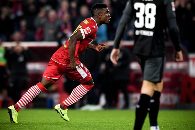 文班23分浓眉30+13詹姆斯18+5+8 马刺大胜湖人